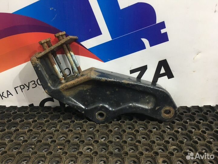 Кронштейн усилителя переднего бампера левый