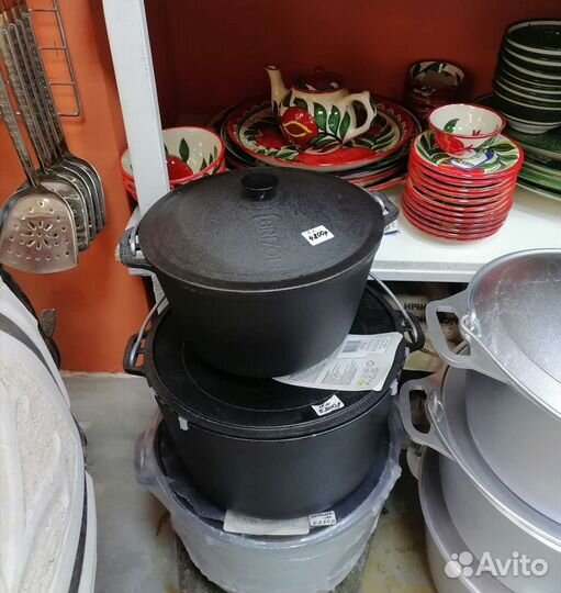 Котелок чугунный походный