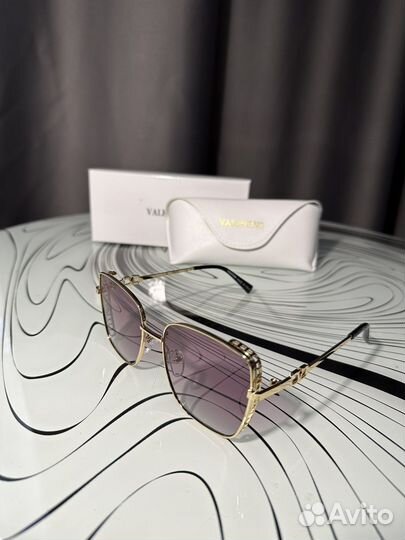 Солнцезащитные очки valentino