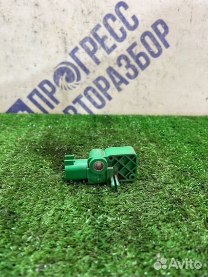 Датчик удара задний Volvo S40 седан 2.4 B5244S