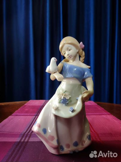 Фарфоровые статуэтки 10 штук