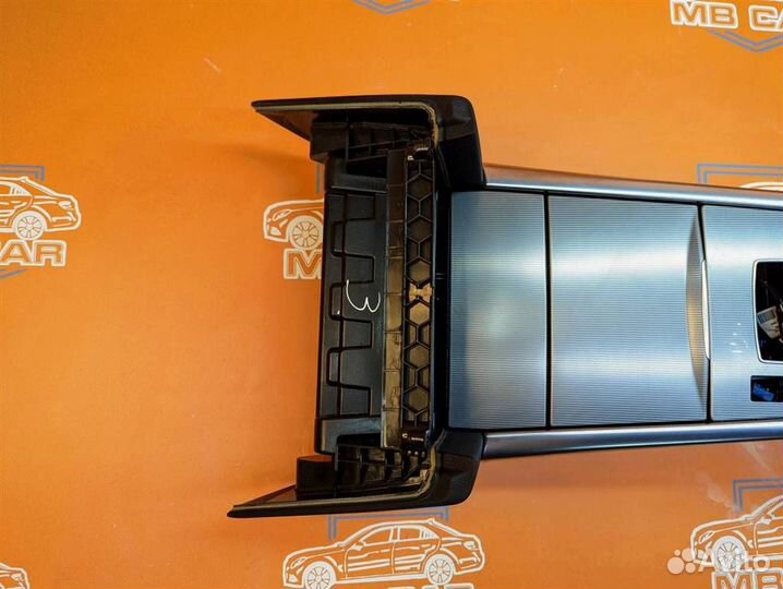 Подлокотник w212 E-class 651.924 04.2013