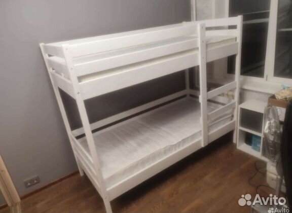 Кровать из массива лиственницы