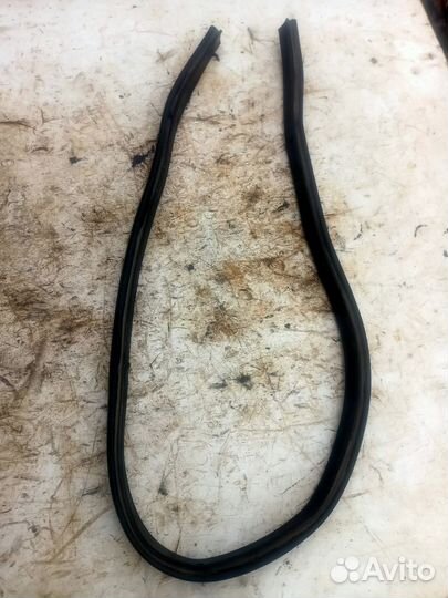 Уплотнительная резинка капота Mazda CX 7