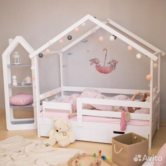 Кроватка с бортиком из натурального дерева для мал