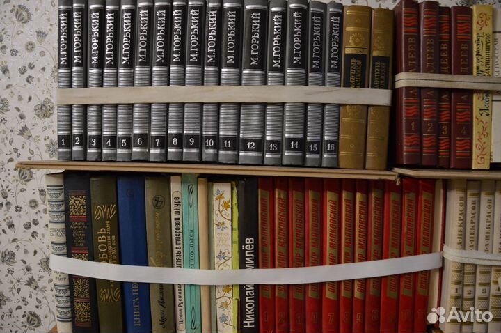 Продаю большое количество книг, журналов, открыток