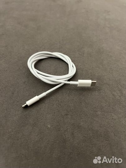 Зарядка на iPhone кабель