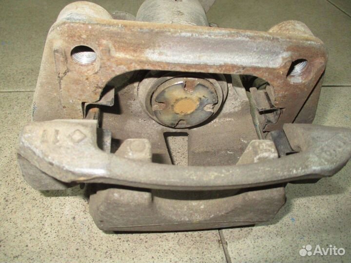 Суппорт задний левый Kia Ceed 3 (CD)