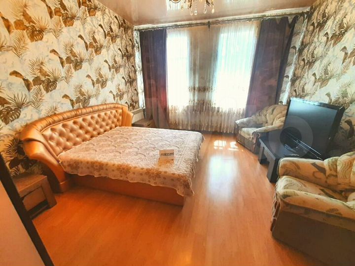 3-к. квартира, 90 м², 1/3 эт.