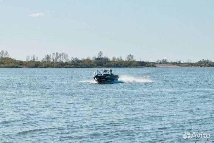 Прогулки по реке на скоростном катере
