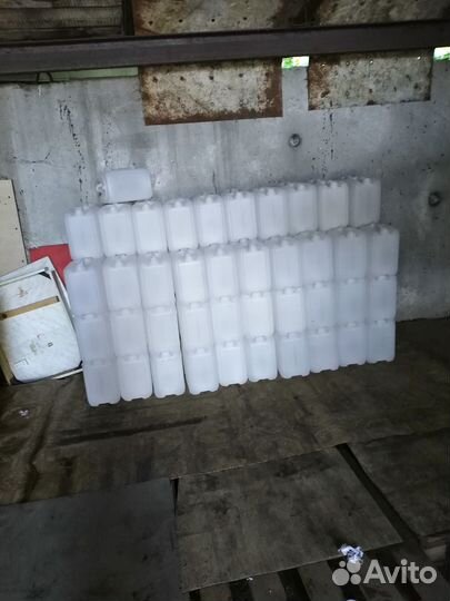 Канистры пластиковые б/у.крышки