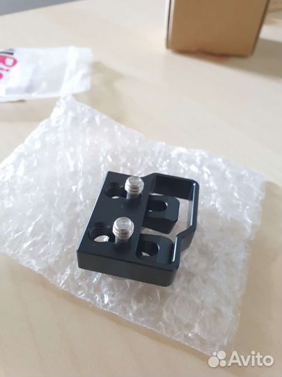 Держатель кабеля hdmi smallrig 2246. для bmpcc 4k