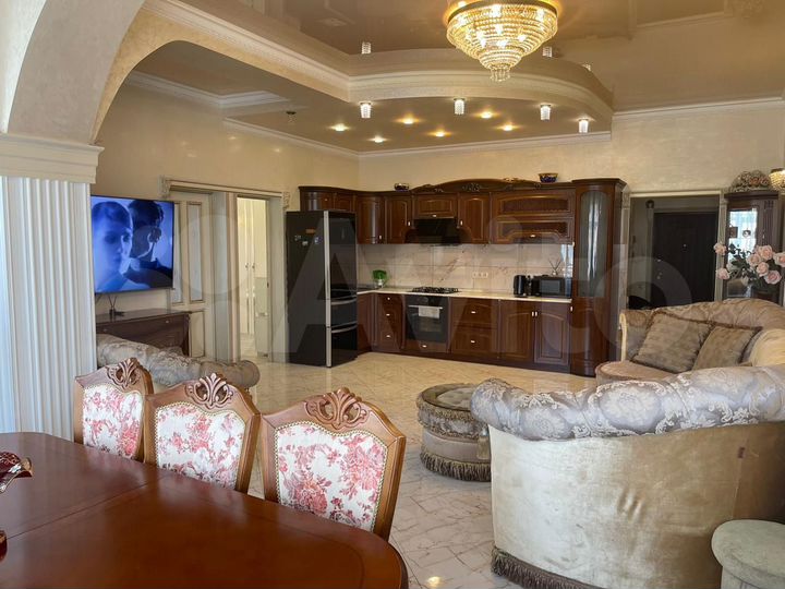 3-к. квартира, 90 м², 5/5 эт.