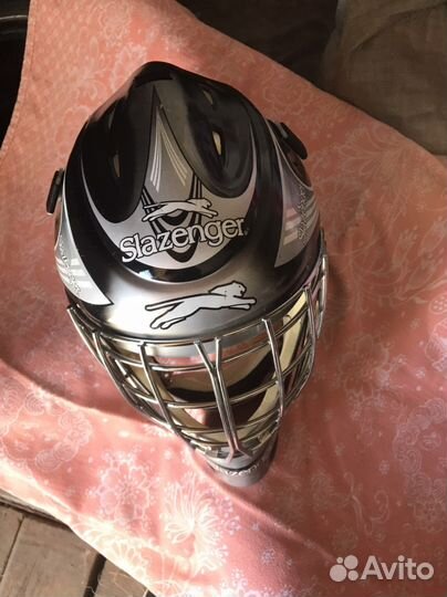 Хоккейный шлем