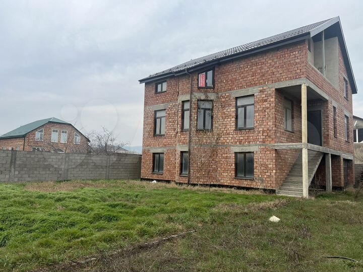 Дом 430 м² на участке 6 сот.