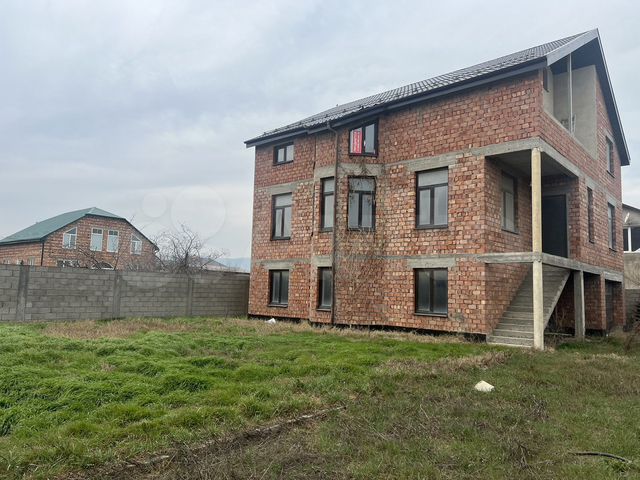 Дом 430 м² на участке 6 сот.