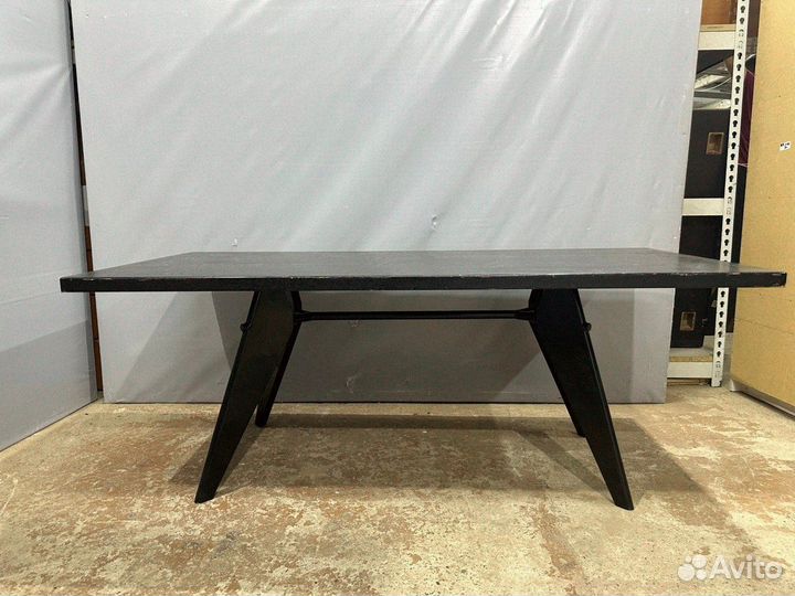 Рабочий стол в офисе