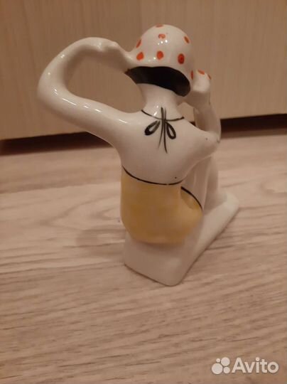 Статуэтка Купальщица