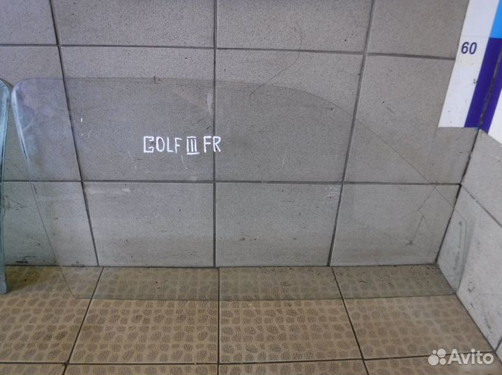 Стекло двери передней Volkswagen Golf