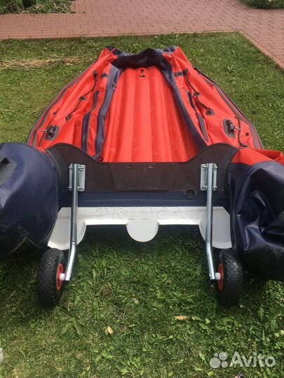 Надувная лодка с мотором Reef Triton 360