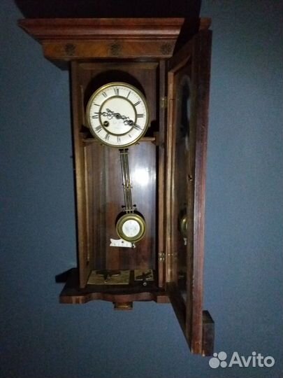 Антикварные настенные часы с боем