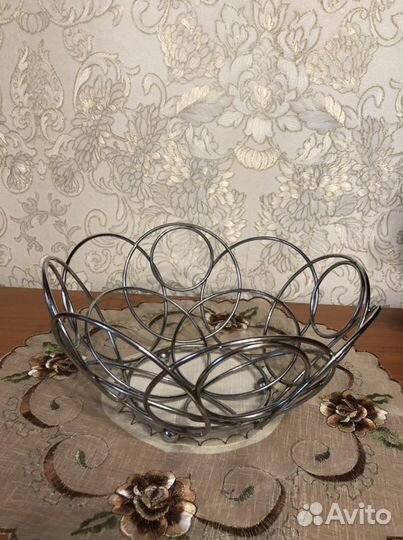 Подставка под бутылку и ваза для фруктов