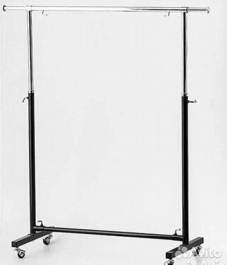 Вешалка на колесиках