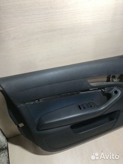 Обшивка двери передняя левая Ауди A6 C6 Кожа