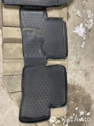 На Nissan Micra Коврики салонные резиновые