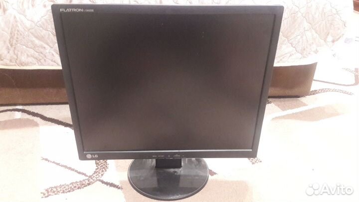 ЖК мониторы 2 штуки