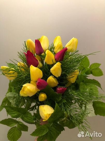 Букет розы и полевые цветы из сада