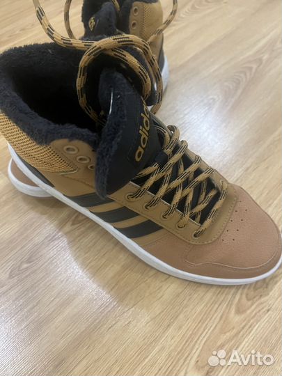 Продам высокие кроссовки hoops adidas зимние