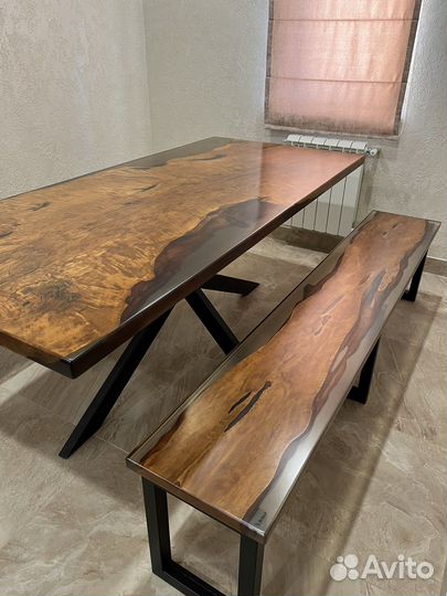 Стол из эпоксидной смолы