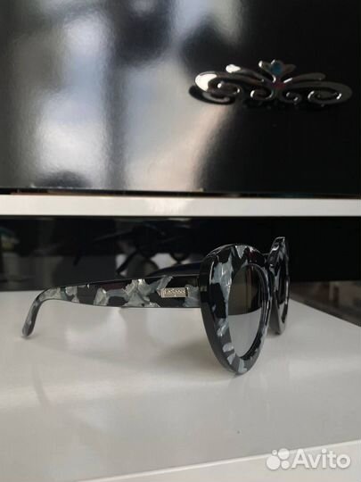 Очки солнцезащитные