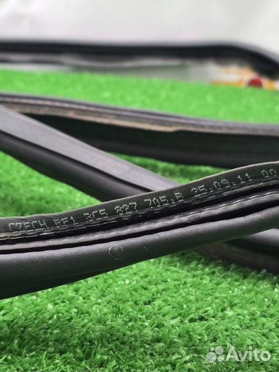 Уплотнительная резинка крышки багажника Volkswagen