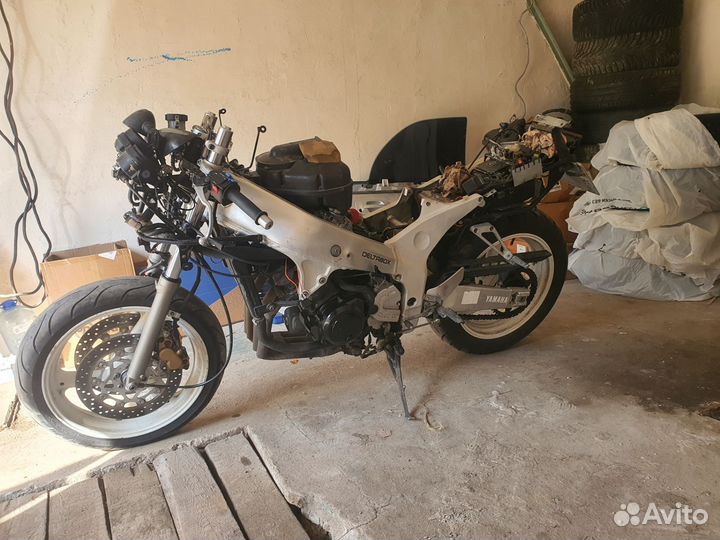 Yamaha FRZ400RR