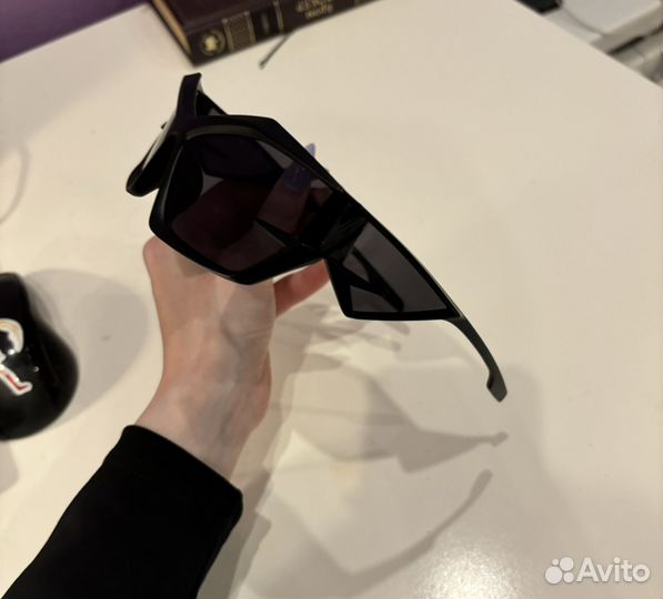 Солнцезащитные очки