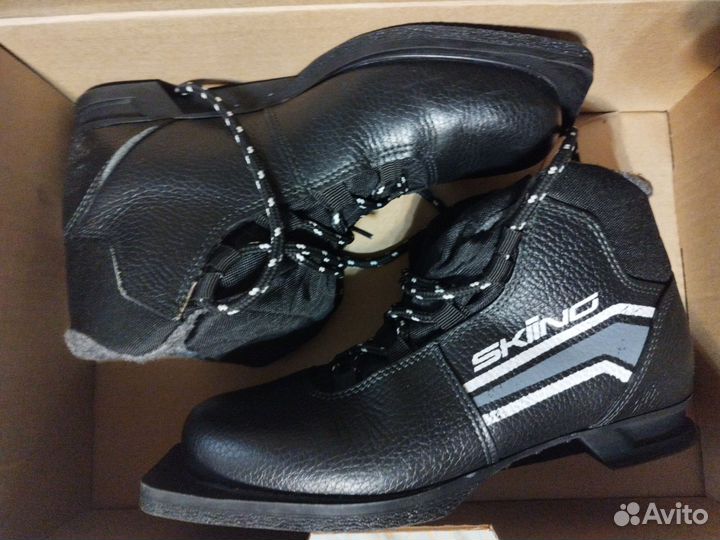 Лыжные ботинки