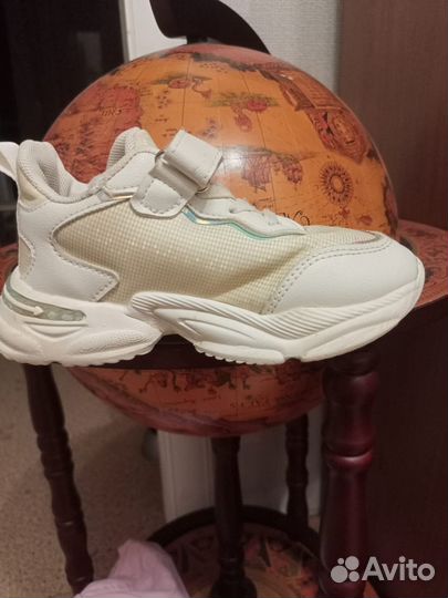 Кроссовки для девочки