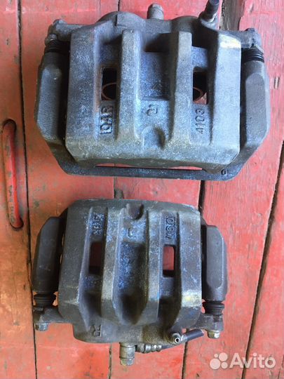 Суппорт томозной правый и левый Honda Accord 8