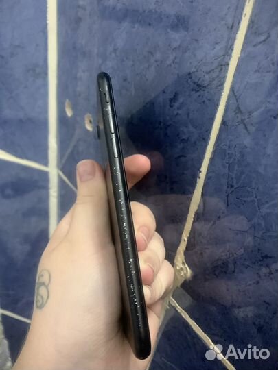 Телефон iPhone 7