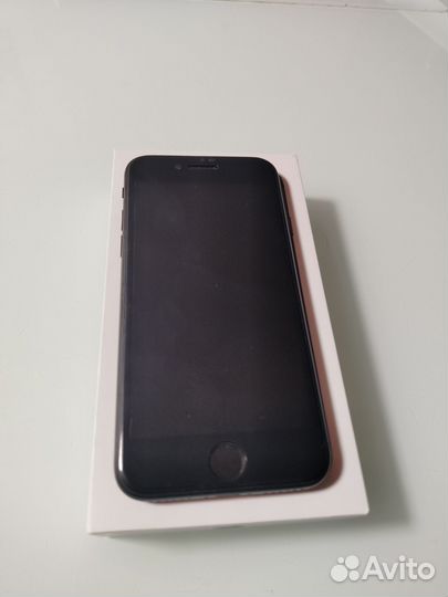 iPhone SE, 128 ГБ