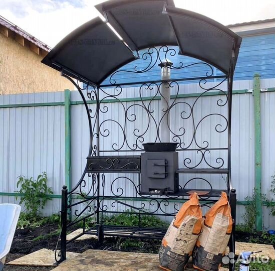 Мангал с крышей