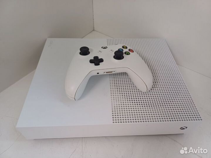 Игровые приставки Xbox One S 1 TB