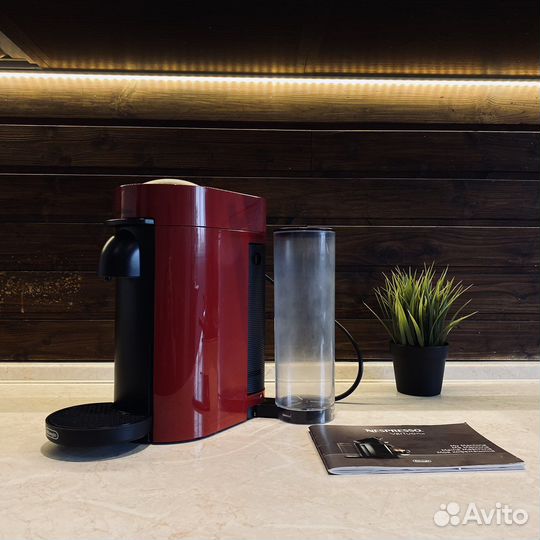 Кофемашина Nespresso Vertuo Plus красная