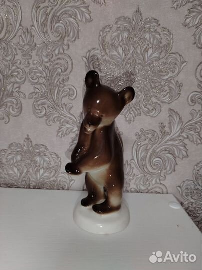 Фарфоровые статуэтка