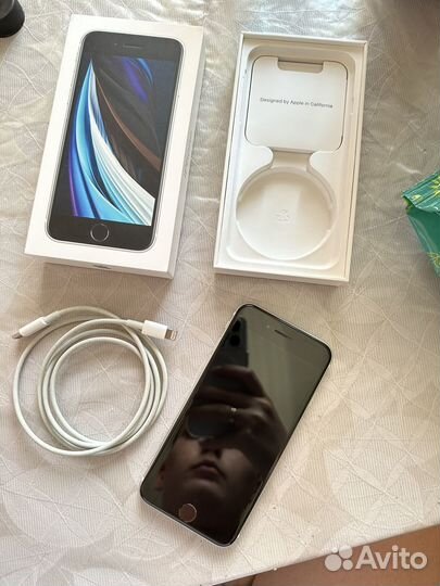 Телефон iPhone se 2020
