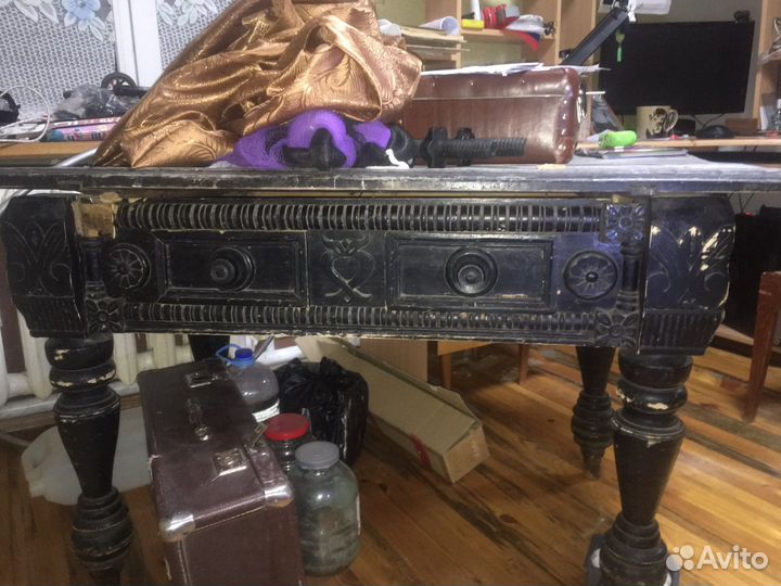 Стол старинный