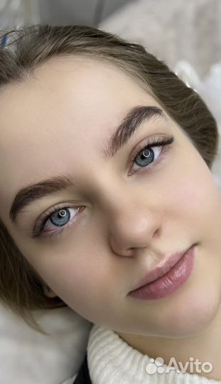 Модель на наращивание ресниц