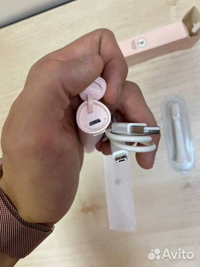 Электрическая зубная щетка